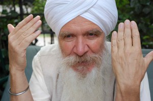 Im Multimedia-Projekt &quot;Glaubensfragen&quot; spricht der Sikh Sat <b>Hari Singh</b> auch <b>...</b> - turban2-300x199