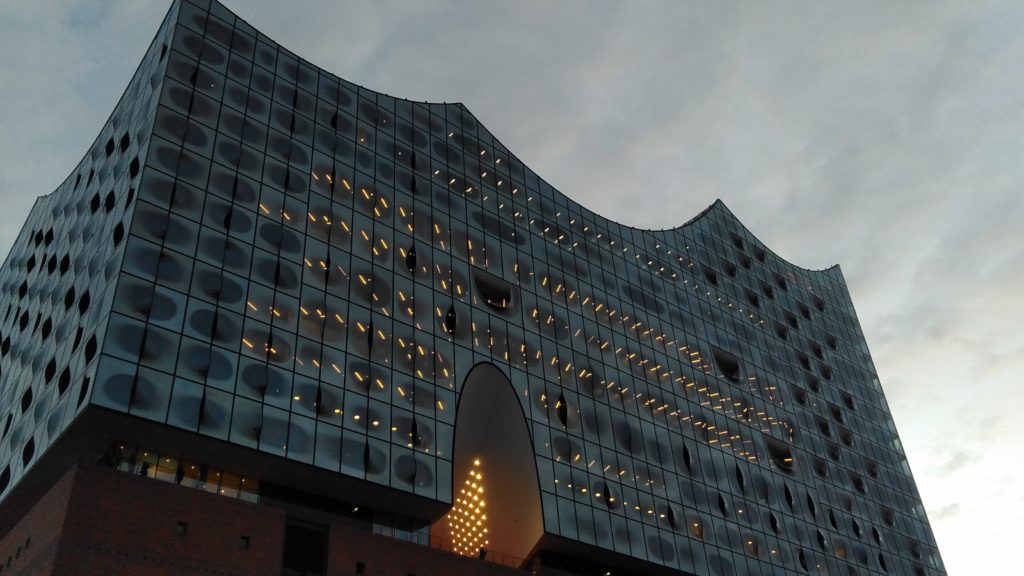 dermedientyp testet das Nokia 4.2: Foto von Elbphilharmonie.